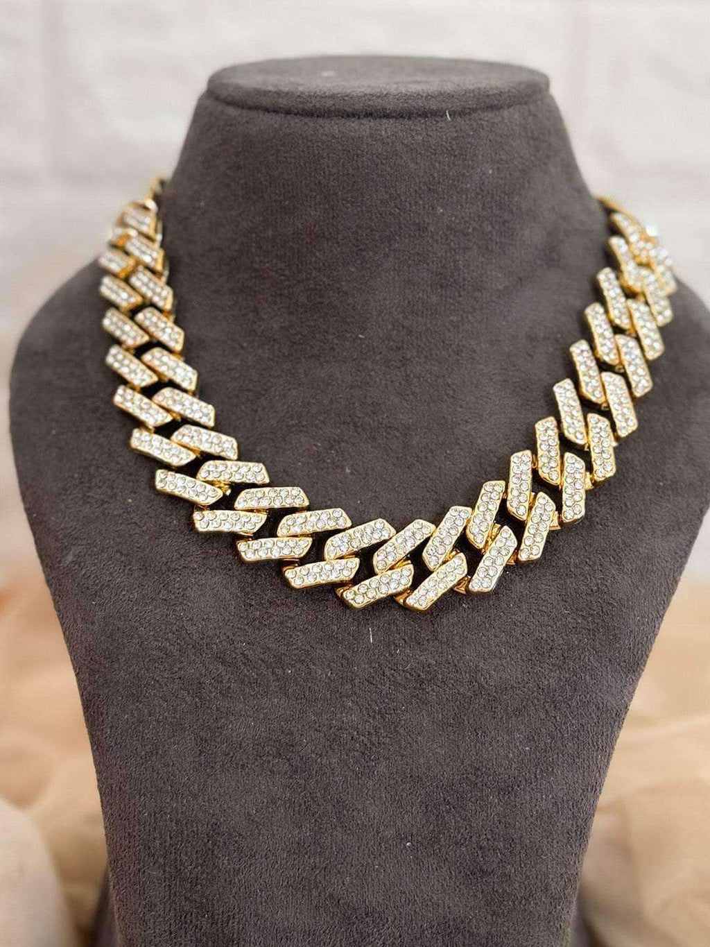 Basic Cuban Chain Basic Cuban Chains – Itzi Jewels